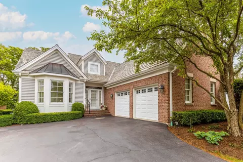 145 S Bradford Ct, Lake Forest, IL 60045