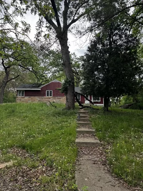 409 Ski Hill Rd, Fox River Grove, IL 60021