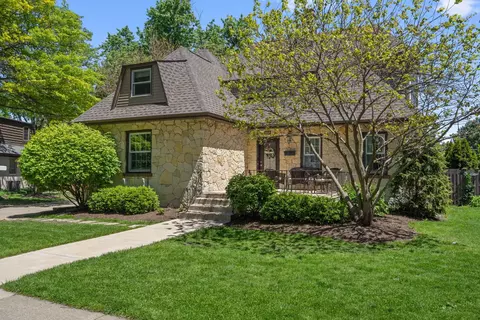 397 S Holly Ave, Elmhurst, IL 60126