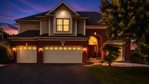 26200 W Chatham Dr, Plainfield, IL 60585