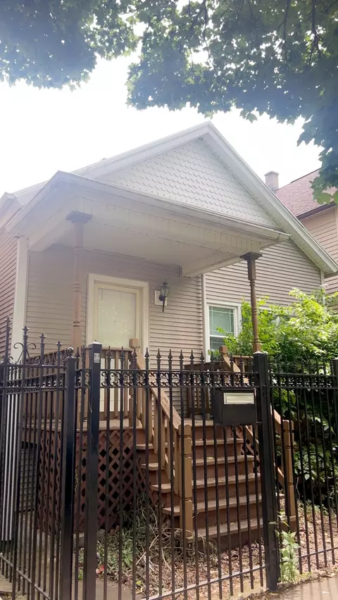 2163 N Rockwell St, Chicago, IL 60647