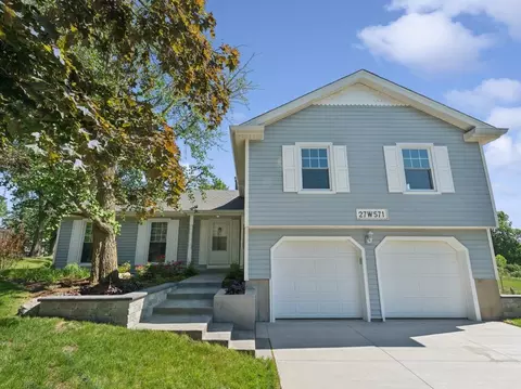27 W571 Ridgeview St, West Chicago, IL 60185