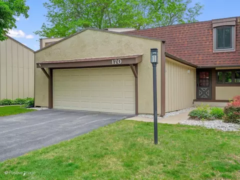 170 Cascade Dr, Indian Head Park, IL 60525