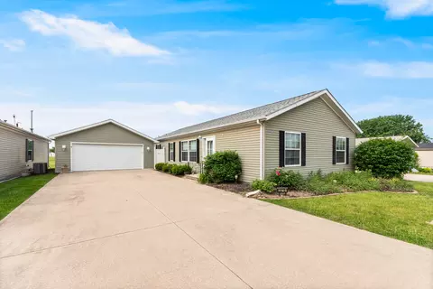 23715 W Lakepoint Dr, Channahon, IL 60410