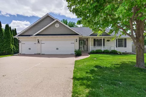 2335 E 57th St, Davenport, IA 52807
