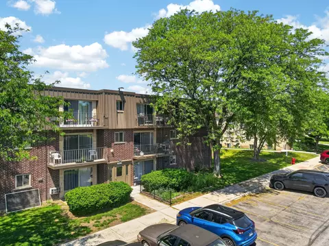 571 Fairway View Dr #3K, Wheeling, IL 60090