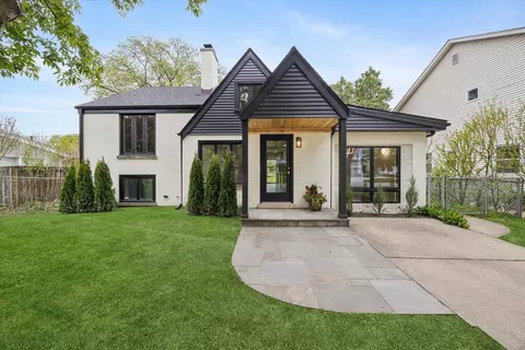 33 Chestnut Ave, Clarendon Hills, IL 60514