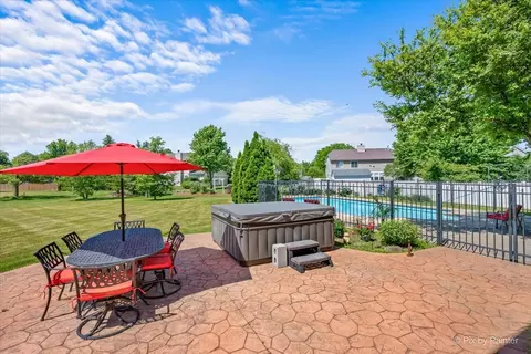 Exterior - 142 Augusta Ln, Cary, IL 60013 photo 6 of 10
