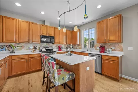 Kitchen - 142 Augusta Ln, Cary, IL 60013 photo 2 of 5