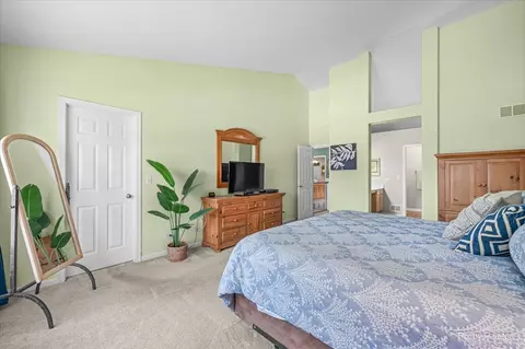 Bedroom - 142 Augusta Ln, Cary, IL 60013 photo 1 of 6