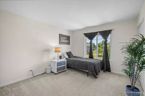 Bedroom - 142 Augusta Ln, Cary, IL 60013 photo 4 of 6