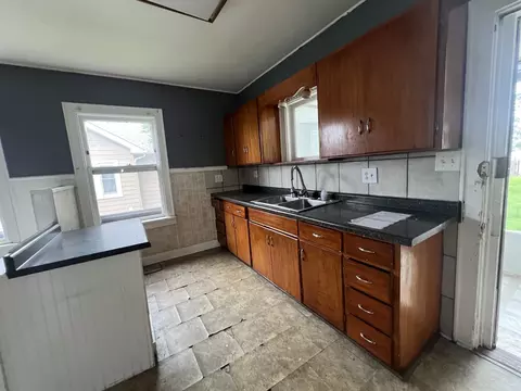 Kitchen - 2520 183rd St, Lansing, IL 60438 photo 1 of 2