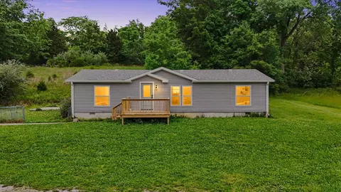 802 Reynolds Dr, Charleston, IL 61920