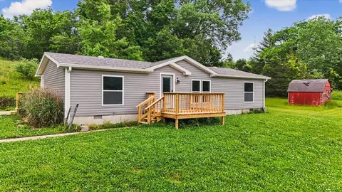 802 Reynolds Dr, Charleston, IL 61920