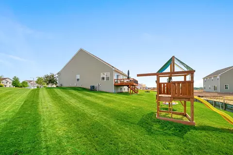 Exterior - 1306 S Wind Dr, Sandwich, IL 60548 photo 7 of 8