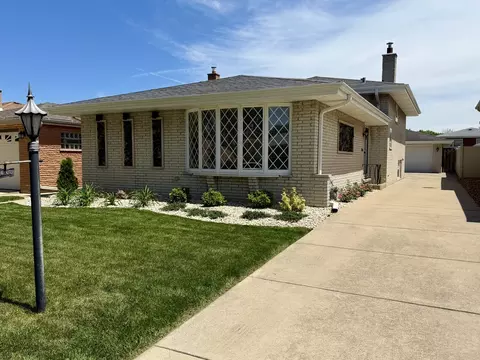 8927 S Sacramento Ave, Evergreen Park, IL 60805