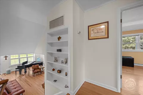 Entry Way - 1419 E Forest Ave, Wheaton, IL 60187 photo 2 of 2