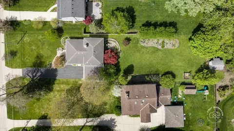 View/Area - 1419 E Forest Ave, Wheaton, IL 60187 photo 2 of 5