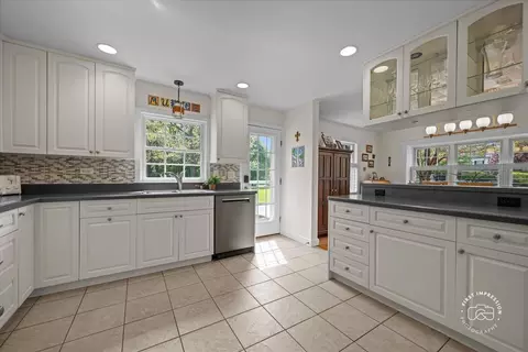 Kitchen - 1419 E Forest Ave, Wheaton, IL 60187 photo 3 of 5