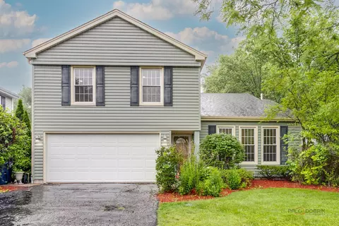 715 N Juneway Ave, Deerfield, IL 60015