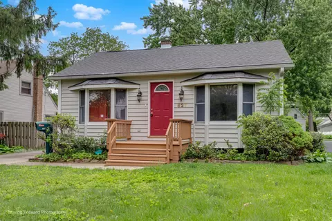 827 N Loomis St, Naperville, IL 60563