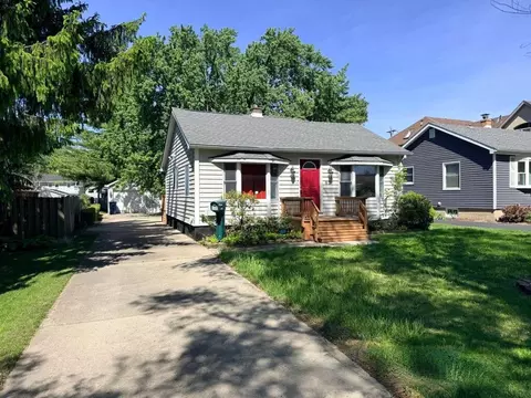 827 N Loomis St, Naperville, IL 60563