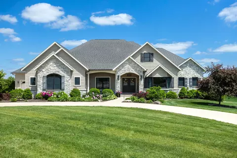 7 Pebble Creek Dr S, Le Claire, IA 52753
