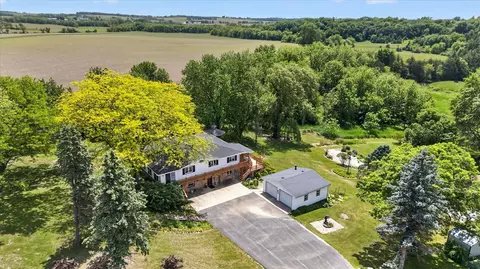 8443 E Farm School Rd, Rock City, IL 61070