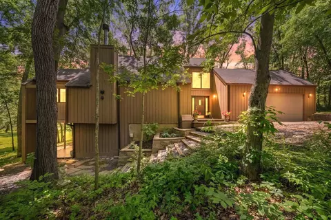 1309 Wildwood Ln, Mahomet, IL 61853