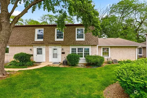 1312 Woodcutter Ln #C, Wheaton, IL 60189