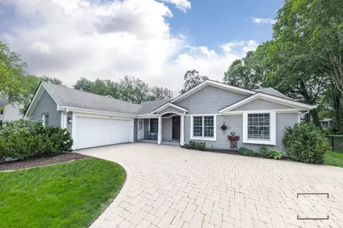 1126 Kings Point Ct, Naperville, IL 60563