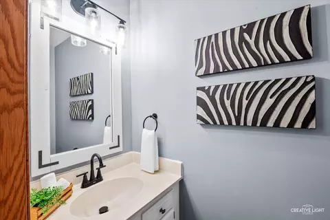 Bath - 2158 W Adobe Dr, Addison, IL 60101 photo 1 of 3
