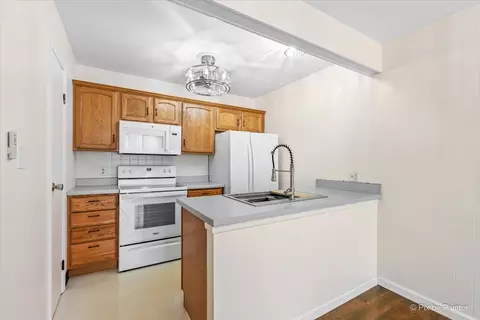 Kitchen - 915 Royal Dr #A3, Mchenry, IL 60050 photo 1 of 1