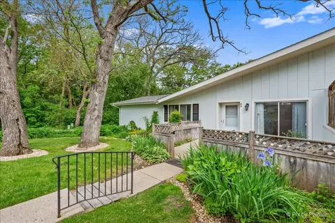 Exterior - 915 Royal Dr #A3, Mchenry, IL 60050 photo 1 of 8