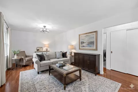 Living - 915 Royal Dr #A3, Mchenry, IL 60050 photo 3 of 5