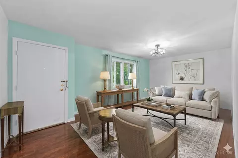 Living - 915 Royal Dr #A3, Mchenry, IL 60050 photo 1 of 5