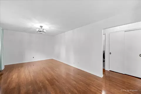 Living - 915 Royal Dr #A3, Mchenry, IL 60050 photo 4 of 5