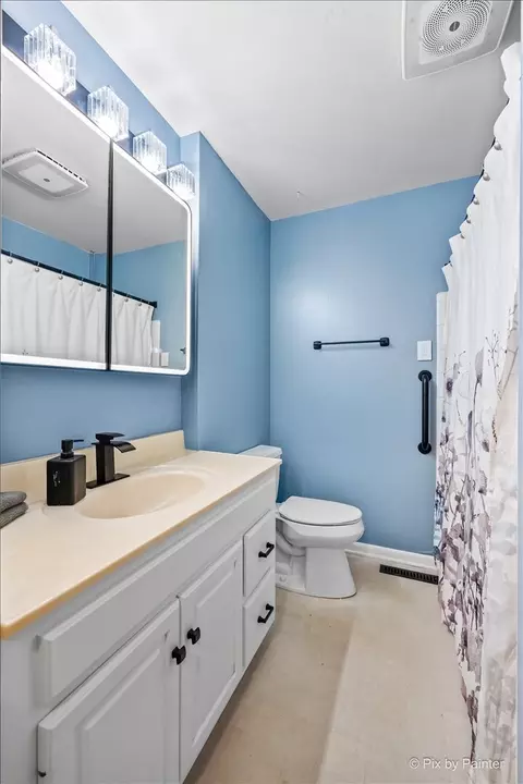 Bath - 915 Royal Dr #A3, Mchenry, IL 60050 photo 1 of 1