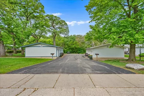 Exterior - 915 Royal Dr #A3, Mchenry, IL 60050 photo 7 of 8