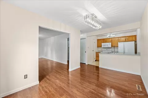 Dining - 915 Royal Dr #A3, Mchenry, IL 60050 photo 2 of 2