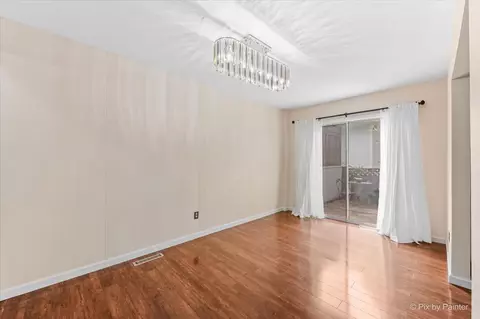 Living - 915 Royal Dr #A3, Mchenry, IL 60050 photo 5 of 5