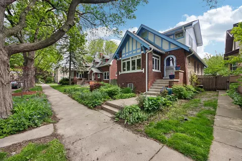 6551 N Maplewood Ave, Chicago, IL 60645