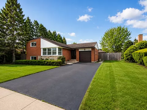 360 E Huntington Ln, Elmhurst, IL 60126