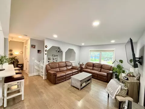 Living - 6705 Pheasant Trl, Cary, IL 60013 photo 2 of 4