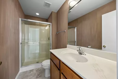 Bath - 1730 Kenicott Ct, Plainfield, IL 60586 photo 2 of 3