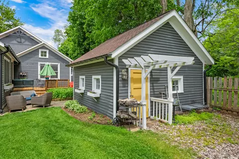Exterior - 32 W235 Army Trail Rd, Wayne, IL 60184 photo 5 of 7