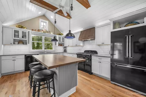 Kitchen - 32 W235 Army Trail Rd, Wayne, IL 60184 photo 2 of 3