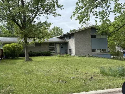 1958 Castlewood Rd, Highland Park, IL 60035