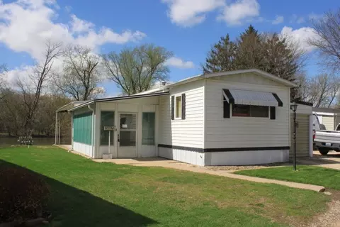 900 Regan Rd #221, Rock Falls, IL 61071