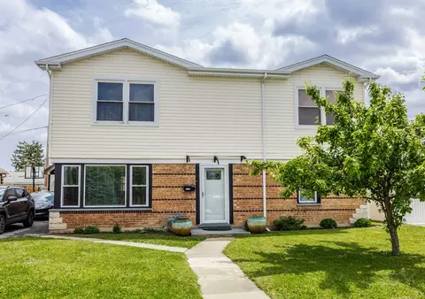 2717 Atlantic St, Franklin Park, IL 60131